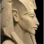 Farao Akhenaton o culto da adoração ao sol.