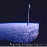 Nave Mae Orbitada Terra satélite fotografa ovni.