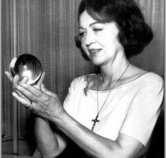Jeane Dixon as profecias de jeane dixon e as tribulações até 2040.