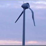 Turbina Eolica Ovni ovni se chocou com uma turbina de uma usina eólica.