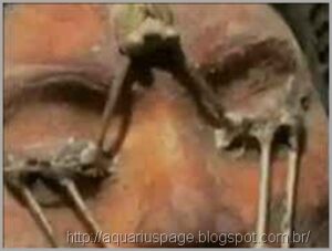 Enorme espaçonave antiga acidentada na lua 16 Monalisa alienígena ebe lua