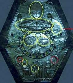 O medalhão egípcio com um Deus astronauta