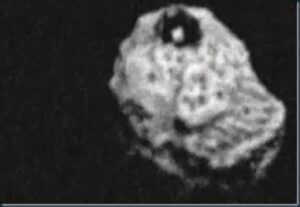 Asteroide com pirâmide negra vem chegando rumo à terra 1 Asteroide com uma pirâmide
