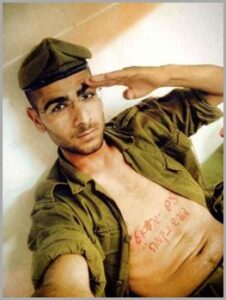 Sóldado israelense pedindo vinganca