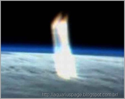 O ISS ao vivo capta um enorme feixe de luz na Terra