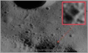 Cratéra lunar alienígena bombardeada
