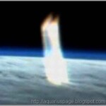 Feixe Luz Vindo Espaco o iss ao vivo capta um enorme feixe de luz na terra.