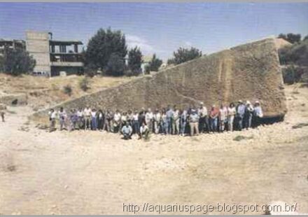 Monolito baalbek os exemplos incluem:.