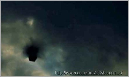 Cubos voadores ufos ufos cúbico dimensionais.