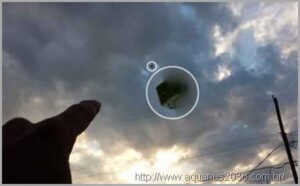 Ufos em forma de cubos são visto no Texas 4 Ufos forma cubica nuvem texas