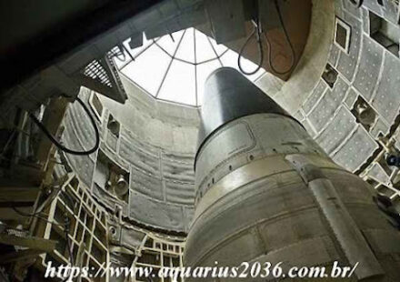 Ovnis Desativaram Ogivas Nucleares oficiais e senadores do pentágono dizem que os ovnis desativaram armas nucleares.