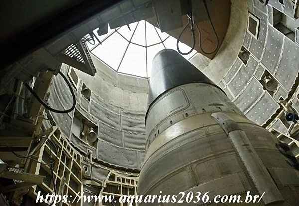Oficiais e senadores do Pentágono dizem que os OVNIs desativaram armas nucleares 1 óvnis-desativaram-ogivas-nucleares