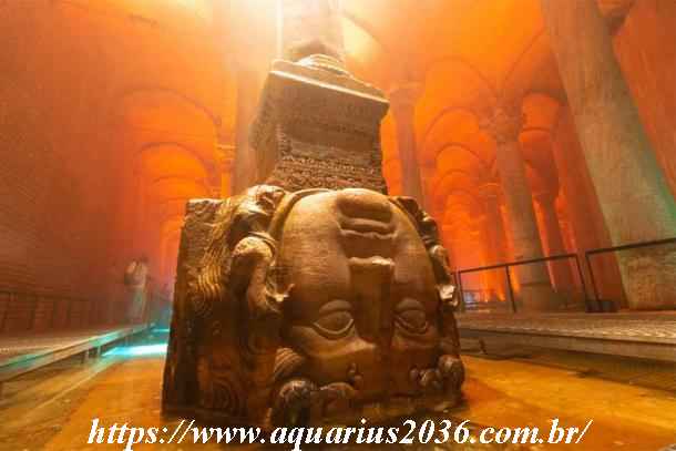 cabeca-marmore-medusa-sisterna-istambul