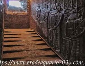 Os degraus de granito derretido do templo de Hathor 1 Degraus derretidos hator 1